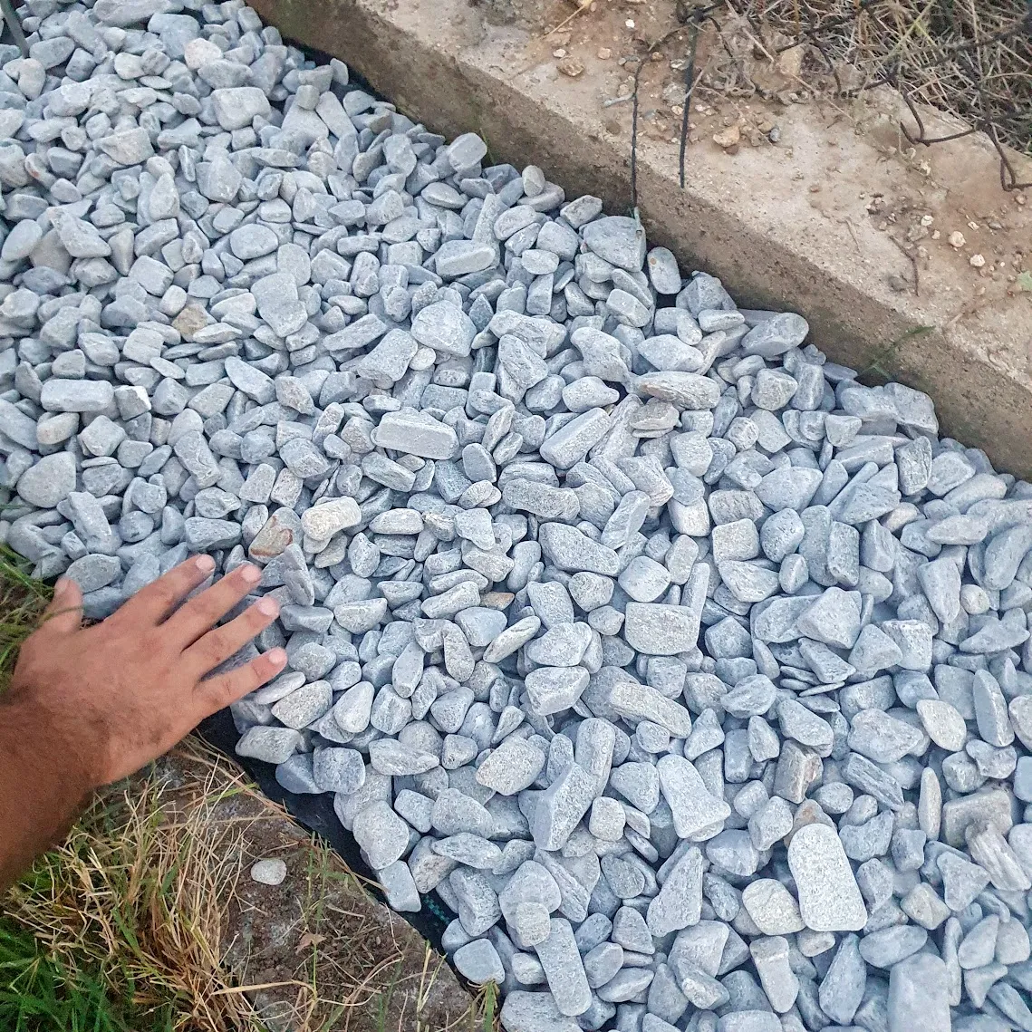 Blue-gray tumbled stones from gneiss per tonne in a big bag  18