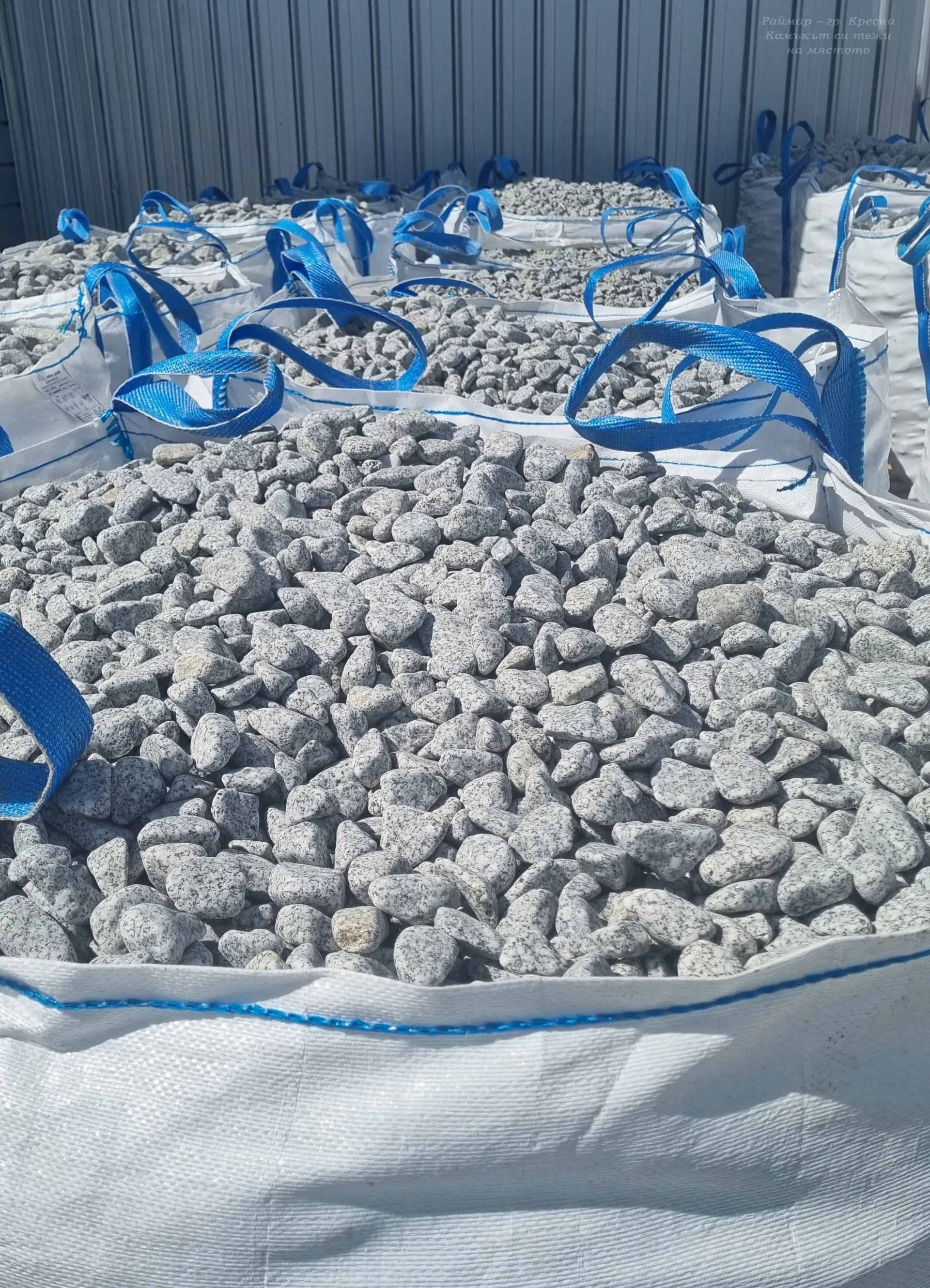 Granite pebbles per tonne in big bag 27