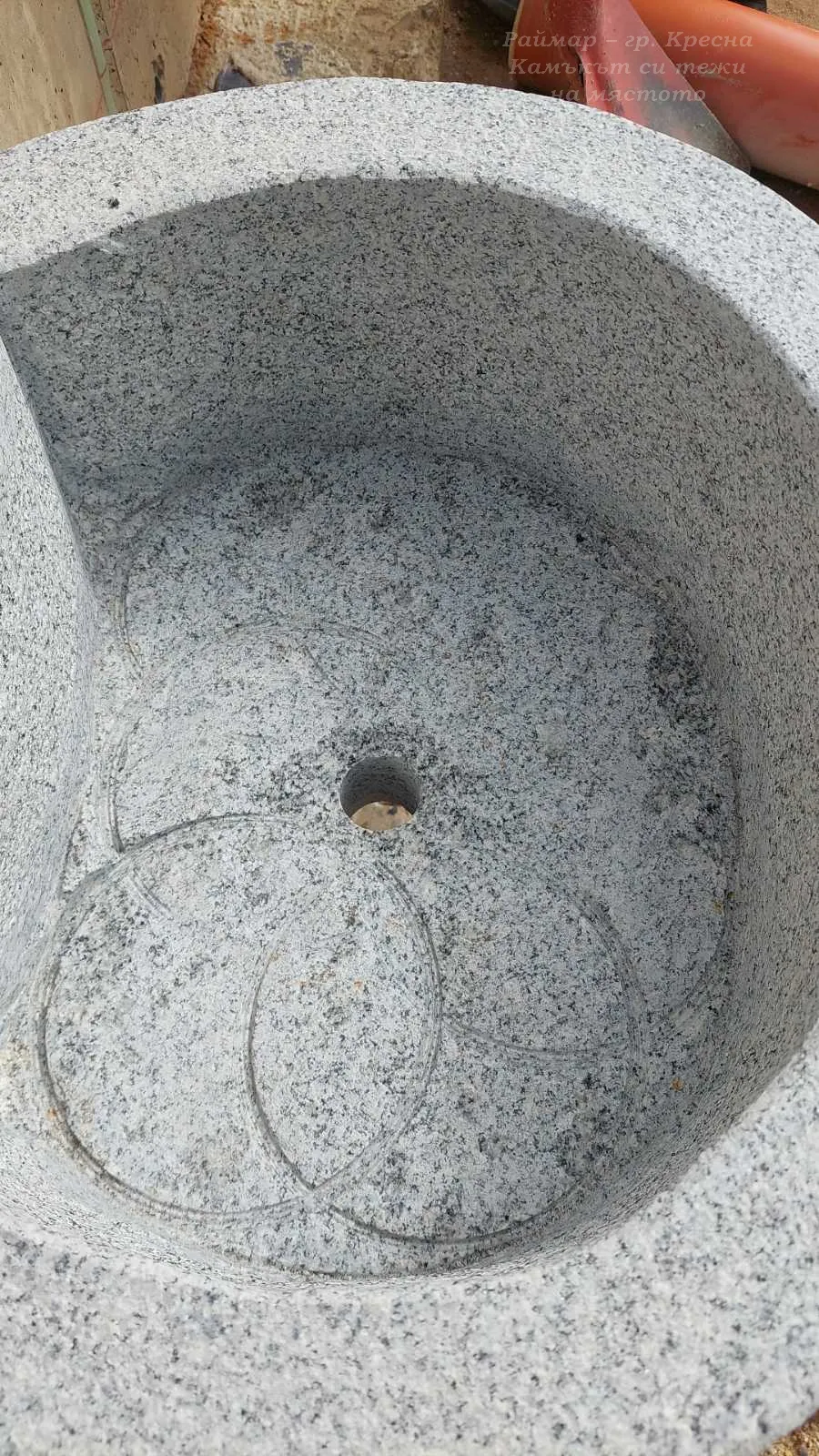 Free-standing granite water fountain Rock Star 9