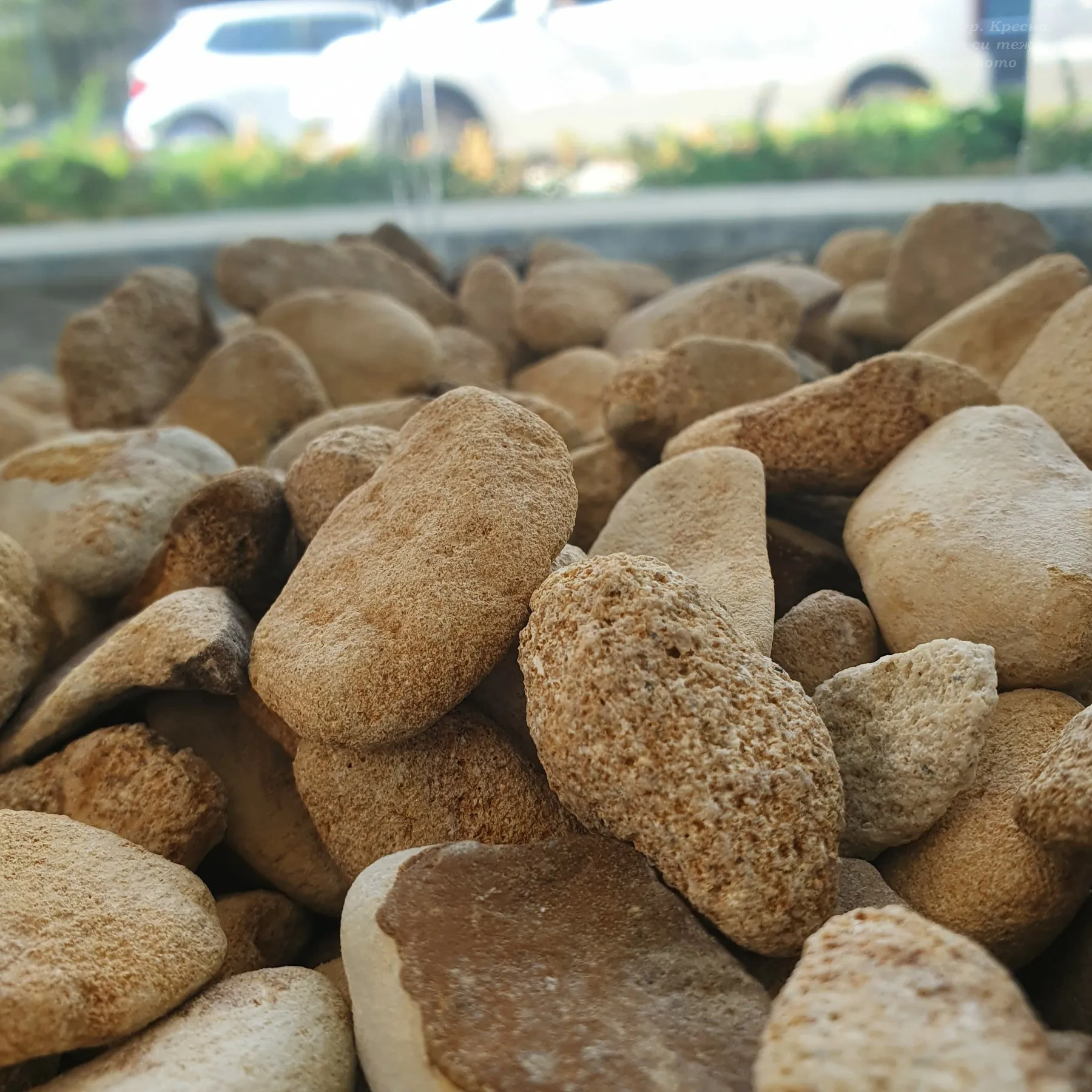 Beige oval pebbles 1-3 cm in bags 7