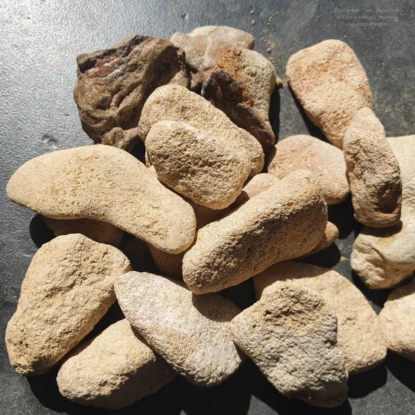 Oval beige pebbles 1-3 cm per tonne in a big bag 1