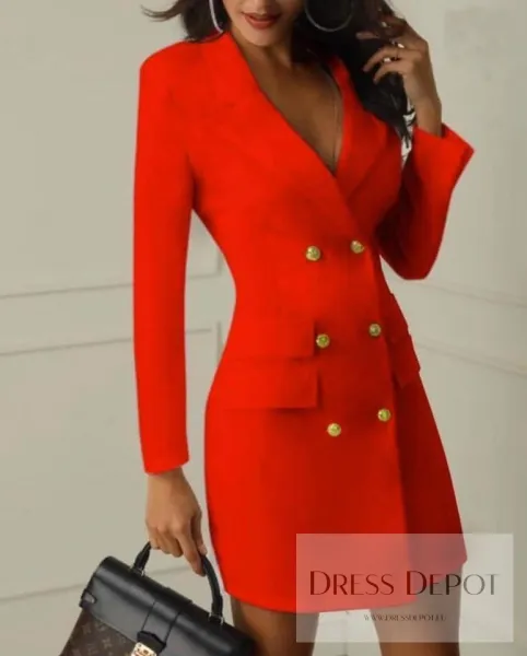 Дамска рокля в червено с двуредово закопчаване