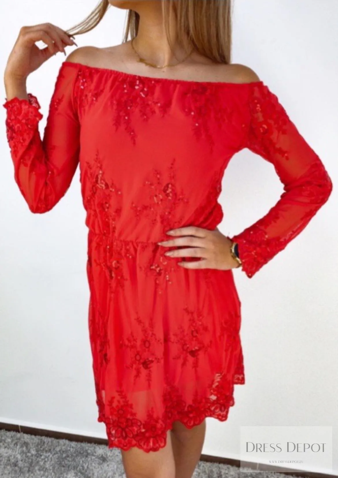 Дамска червена рокля с пайети