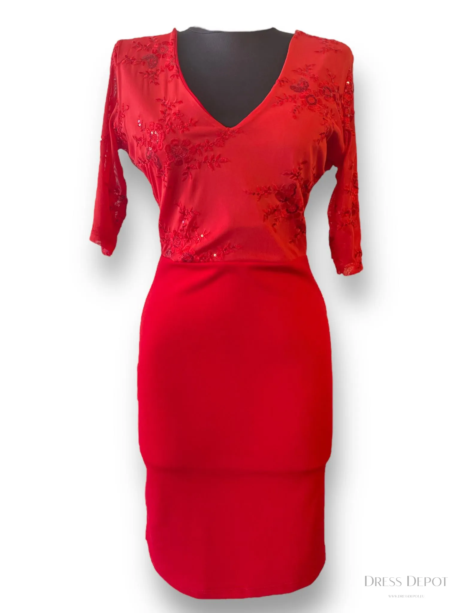 Дамска червена рокля с пайети в горната част 1